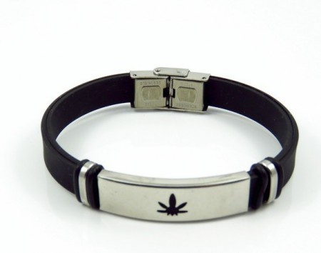 /products/pulsera-de-acero-inox-316l-y-caucho-negro/
